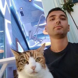 Meet your Posher, Vasilis